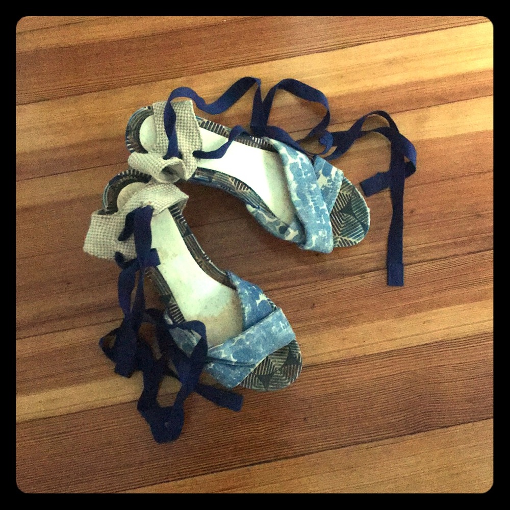 Wedge angle-lace shoes